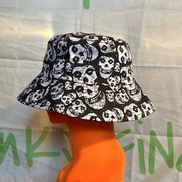 LMisfits Crimson Ghost Bucket Hat - Picture 3 of 5